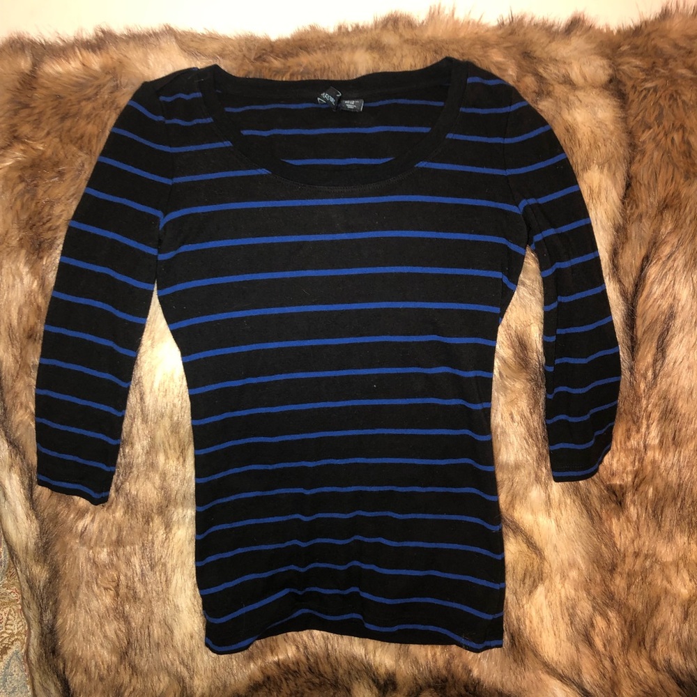 Striped 3/4 sleeve sweater